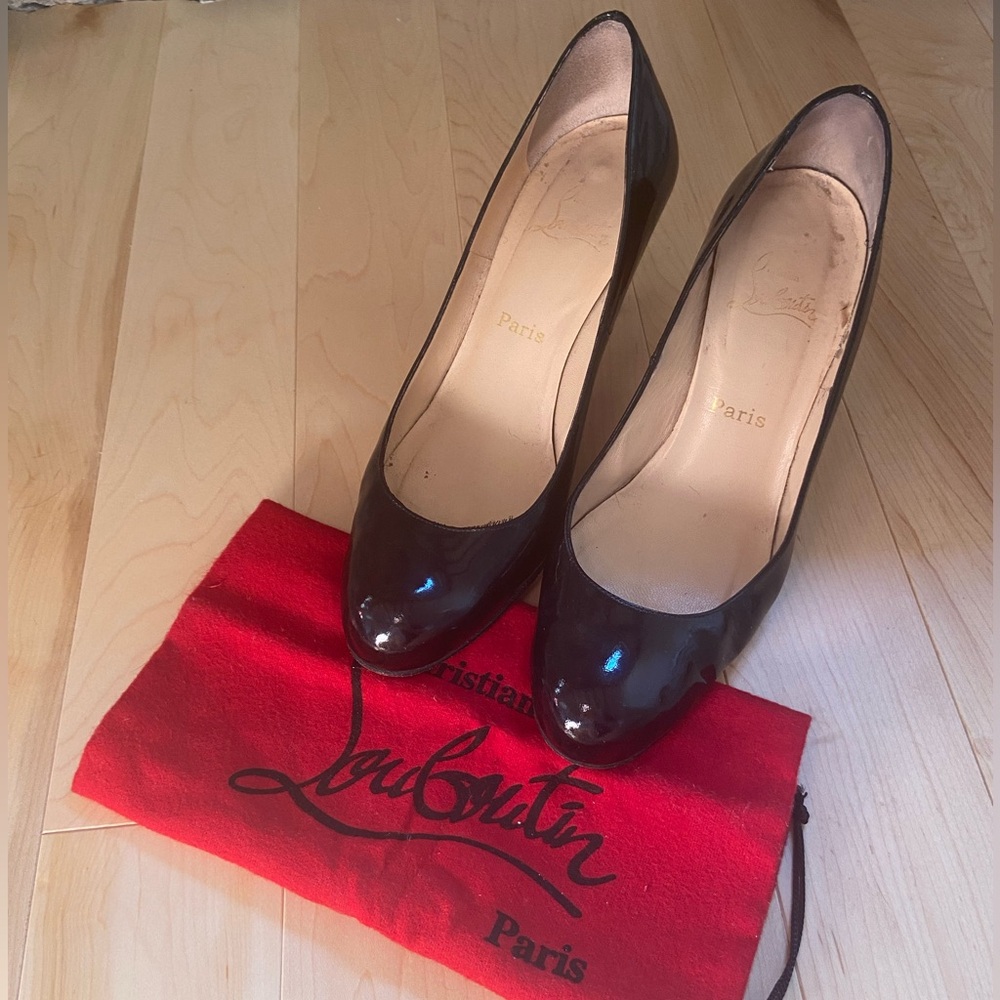 Christian Louboutin black classic patent pumps heels
